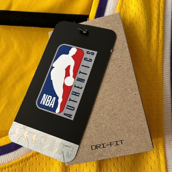 Nike LeBron James Yellow Los Angeles Lakers SwingMan Players Jersey-Icon Edition - Picture 5 of 9